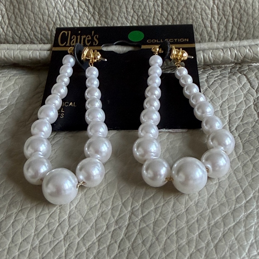 Claire's Vintage Faux Pearl Oval Stud Gold and White Earrings-Butterfly Back 90s - Picture 2 of 7